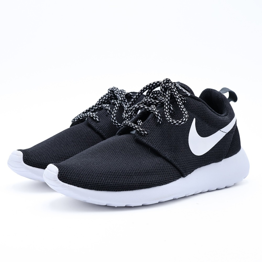 NWOT NIKE Women's‎ US 5 Black White Mesh Roshe One GS Athletic Running Sneakers